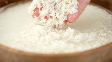 No es necesario lavar el arroz, todo dependerá del resultado que desees.   