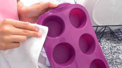 Seca completamente los implementos de silicona antes de guardarlos Seca completamente los implementos de silicona antes de guardarlos