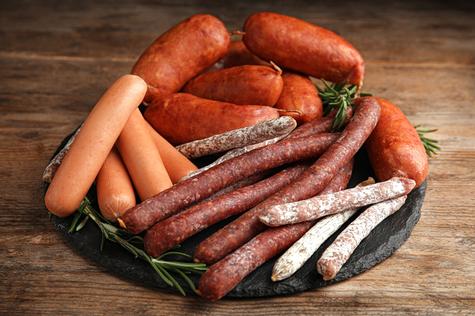 Los embutidos y carne procesada usan sulfitos, un ingrediente que eleva el riesgo de sufrir ataques al corazón. Los embutidos y carne procesada usan sulfitos, un ingrediente que eleva el riesgo de sufrir ataques al corazón.