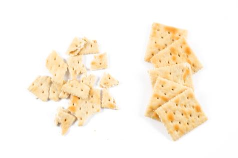 Si los agujeros están demasiado separados, la estructura de la galleta puede desmoronarse. Si los agujeros están demasiado separados, la estructura de la galleta puede desmoronarse.