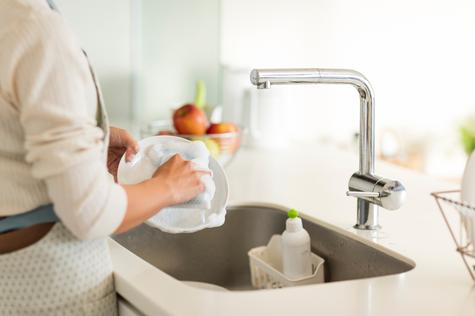 Es crucial cerrar el grifo entre cada enjuague para evitar el derroche de agua      Es crucial cerrar el grifo entre cada enjuague para evitar el derroche de agua