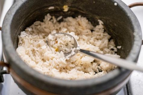 Comer arroz recalentado podría ocasionar una intoxicación alimentaria Comer arroz recalentado podría ocasionar una intoxicación alimentaria