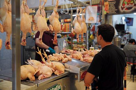 Es mejor comprar el pollo en un sitio confiable Es mejor comprar el pollo en un sitio confiable