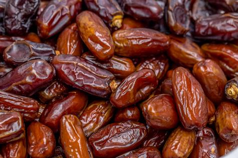  Los dátiles son la fruta más dulce.    
