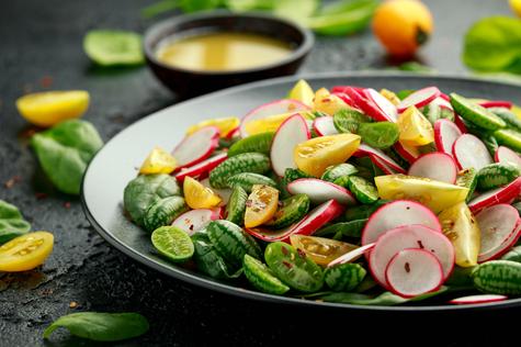 Ensalada de cucamelón.    Ensalada de cucamelón.