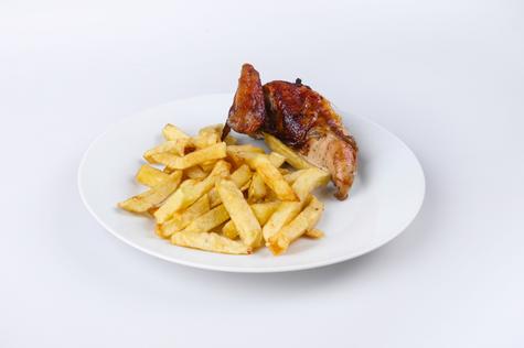 Cada peruano consume aproximadamente 56 kilos de pollo al año.      Cada peruano consume aproximadamente 56 kilos de pollo al año.