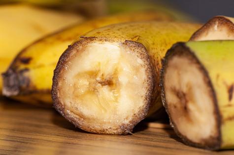 Debes distinguir cuando las manchas son por maduración o por la aparición de hongos.    Debes distinguir cuando las manchas son por maduración o por la aparición de hongos.