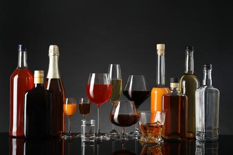 El alcohol reduce el colágeno y envejece la piel. El alcohol reduce el colágeno y envejece la piel.