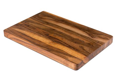 La tabla de picar de madera se puede desinfectar con agua y vinagre. La tabla de picar de madera se puede desinfectar con agua y vinagre.
