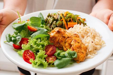 La vaporera es práctica de usar para preparar platos deliciosos en poco tiempo. La vaporera es práctica de usar para preparar platos deliciosos en poco tiempo.