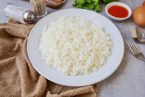 El arroz es uno de los alimentos más consumidos que, si se almacena más de dos días en el refrigerador, puede desarrollar microorganismos dañinos para la salud.   