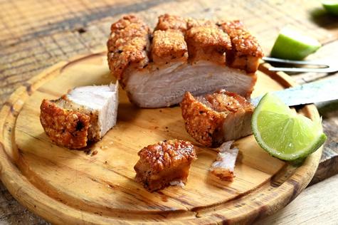El chicharrón de cerdo es una carne rica en colágeno. El chicharrón de cerdo es una carne rica en colágeno.
