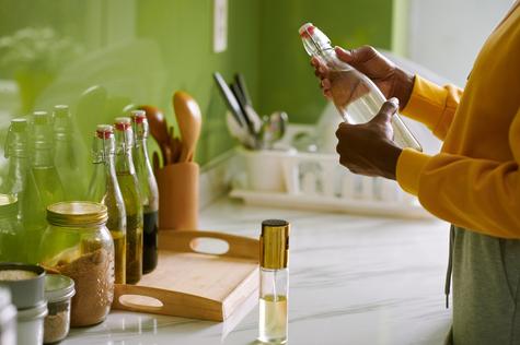 Utiliza el vinagre para potenciar el sabor de las fresas. Utiliza el vinagre para potenciar el sabor de las fresas.