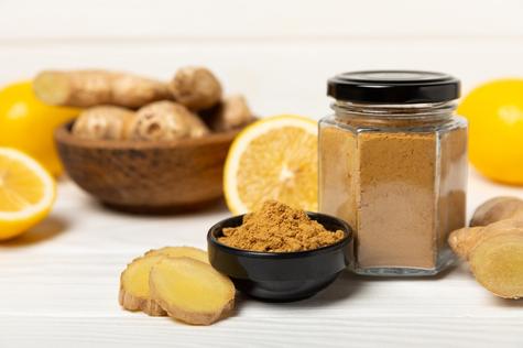 Té de jengibre con limón tiene muchas propiedades.    Té de jengibre con limón tiene muchas propiedades.