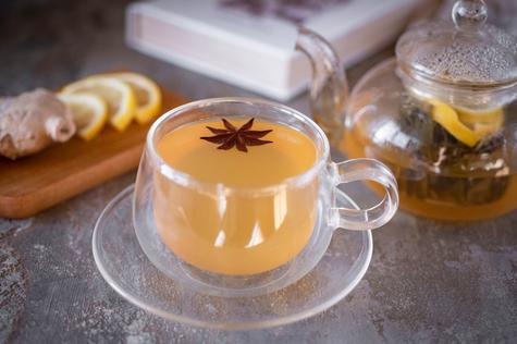 El té de jengibre es fácil de preparar.    El té de jengibre es fácil de preparar.