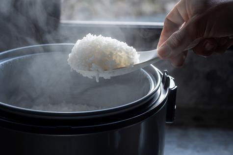 El hielo en el arroz realza su sabor y textura.   