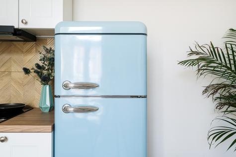 La refrigeradora debe estar alejada de la pared.   