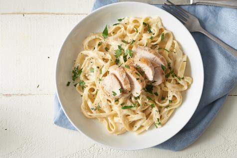 Una versión más liviana de la clásica salsa blanca, ideal para acompañar pastas sin sumar calorías de más.   