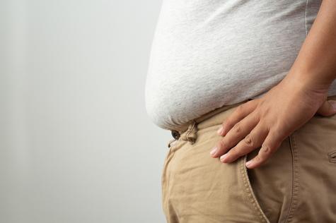 Ingerir rápido los alimentos ocasiona la acumulación de grasa abdominal. Ingerir rápido los alimentos ocasiona la acumulación de grasa abdominal.