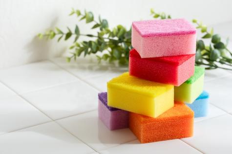 Este método es efectivo para desinfectar la esponja.   