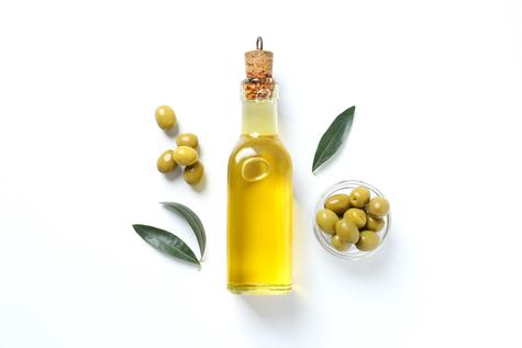 El aceite de oliva se pone rancio si se almacena en un envase de vidrio.    El aceite de oliva se pone rancio si se almacena en un envase de vidrio.