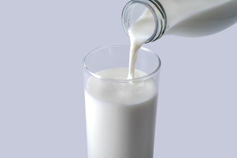 La leche posee caseína, un compuesto que ayuda a reducir el picante de la comida.    La leche posee caseína, un compuesto que ayuda a reducir el picante de la comida.