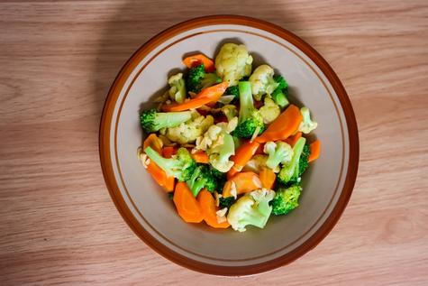 Ensalada con tallos de brócoli. Ensalada con tallos de brócoli.