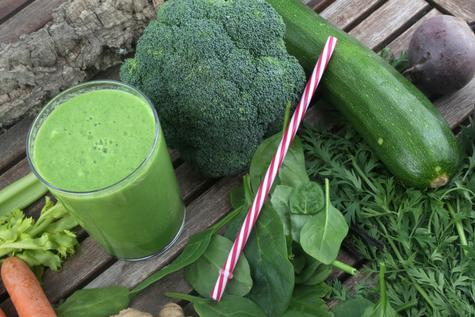 Batido de tallos de brócoli. Batido de tallos de brócoli.