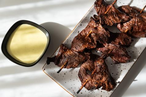 Los anticuchos también le encantaron al youtuber. Los anticuchos también le encantaron al youtuber.