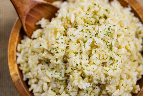 Consumir arroz integral, a diferencia del blanco, aporta más litio. Fuente: Pexels. Consumir arroz integral, a diferencia del blanco, aporta más litio. Fuente: Pexels.