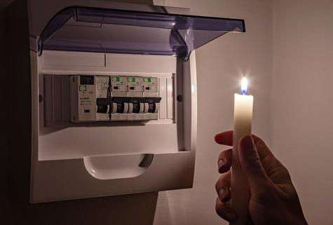 Un corte de electricidad detiene el funcionamiento de los electrodomésticos. Un corte de electricidad detiene el funcionamiento de los electrodomésticos.