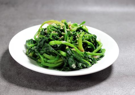 Consumir espinacas calentadas aumenta el riesgo de cáncer.    Consumir espinacas calentadas aumenta el riesgo de cáncer.