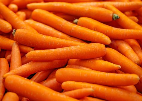Las zanahorias tienen betacarotenos y antioxidantes. Las zanahorias tienen betacarotenos y antioxidantes.