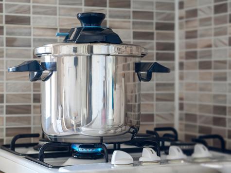 Cocinar con una ola de presión es de gran ayuda en la altura.    Cocinar con una ola de presión es de gran ayuda en la altura.