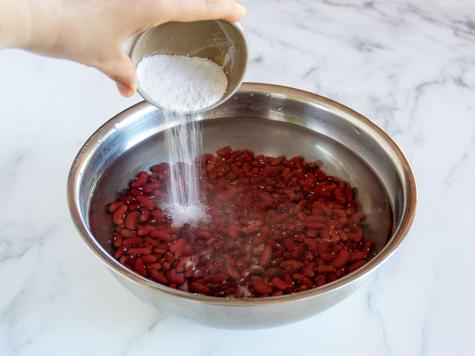 El bicarbonato de sodio ayuda a suavizar los frejoles El bicarbonato de sodio ayuda a suavizar los frejoles