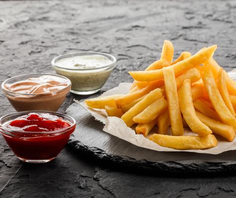 Papas fritas y salsas, altos en grasa. Papas fritas y salsas, altos en grasa.