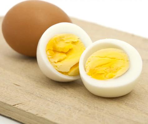 Los huevos son saludables y ricos en proteínas, vitamina y minerales.   