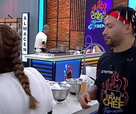 Zumba se niega a ayudar a sus compañeras. Zumba se niega a ayudar a sus compañeras.