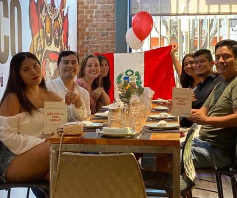 Comunidad peruana en restaurante Callao 24.    Comunidad peruana en restaurante Callao 24.