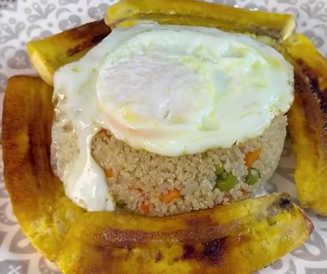 Quinua a la cubana.    Quinua a la cubana.