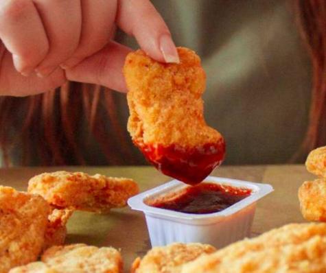 Mezcla los ingredientes hasta obtener una pasta. Mezcla los ingredientes hasta obtener una pasta.