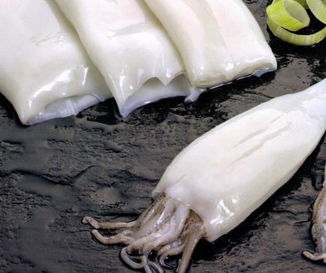 La pesca de pota se ve limitada por oleajes.   