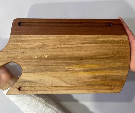 Tabla de cortar de madera. Tabla de cortar de madera.