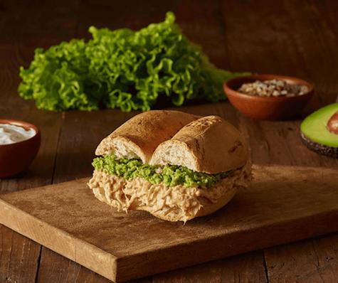 Marraqueta con palta. Marraqueta con palta.