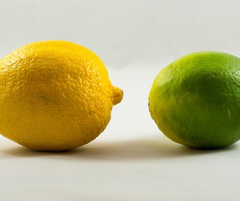 El limón no solo aporta frescura, también remueve las manchas difíciles de eliminar.   