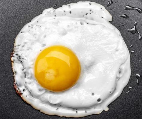 El pepino no aporta calorías al freír un huevo.    El pepino no aporta calorías al freír un huevo.