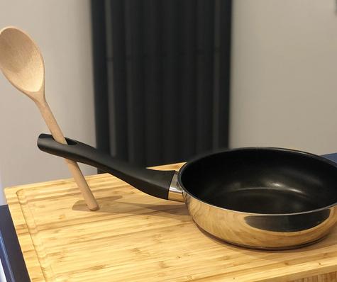 Es útil para colocar otros utensilios.    Es útil para colocar otros utensilios.