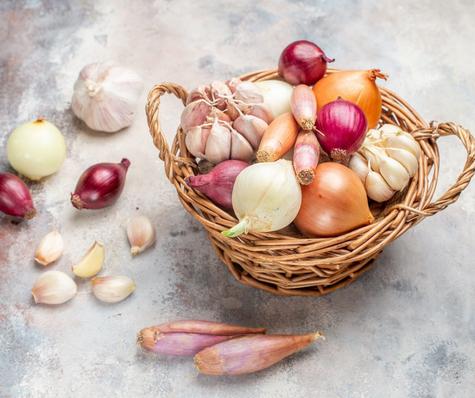 Cebolla y ajo.    Cebolla y ajo.