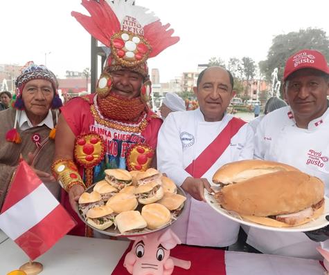 Panes con chicharrón: ¡gratis!    Panes con chicharrón: ¡gratis!