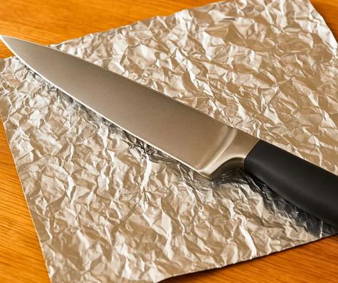 Usa el aluminio para afilar los cuchillos. Usa el aluminio para afilar los cuchillos.